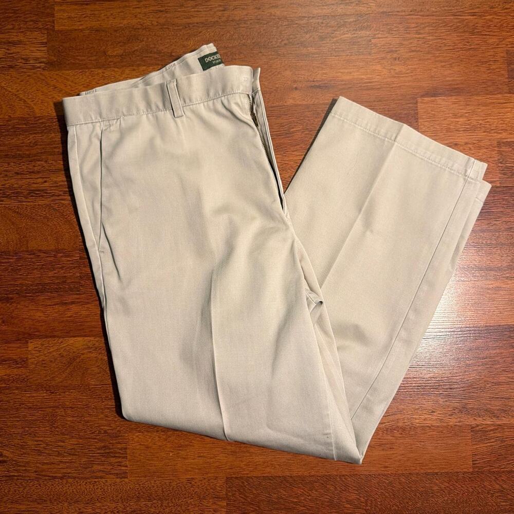 Dockers straight leg khaki pants w38 l29